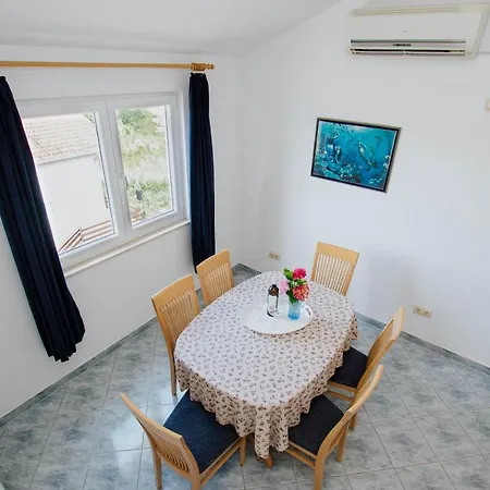 Vrlika 2* Trogir