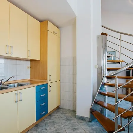 Vrlika 2* Трогир
