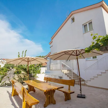 Vrlika 2* Trogir
