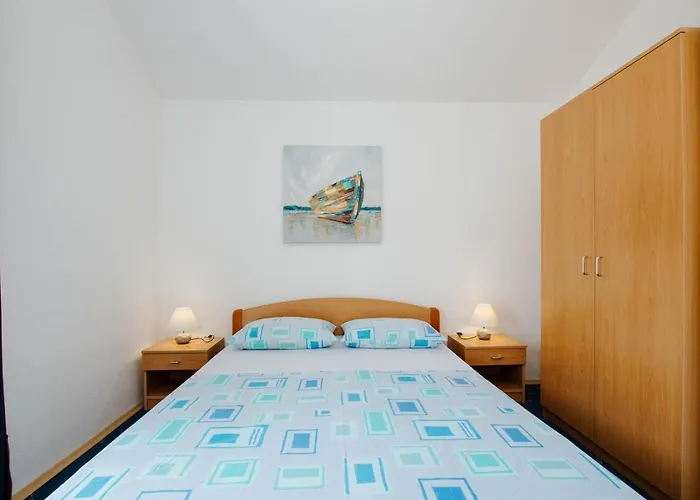 Vrlika בית הארחה