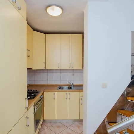 Πανσιόν Vrlika Τρογκίρ