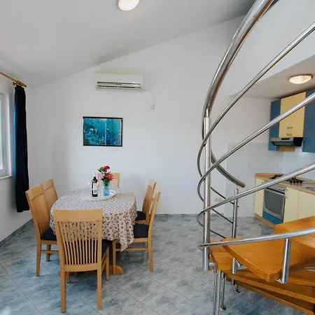 Vrlika Τρογκίρ