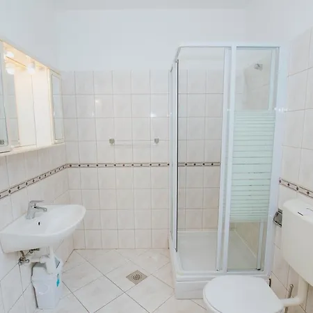 Πανσιόν Vrlika 3*