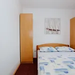 Vrlika Πανσιόν Τρογκίρ
