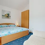 Vrlika 3*
